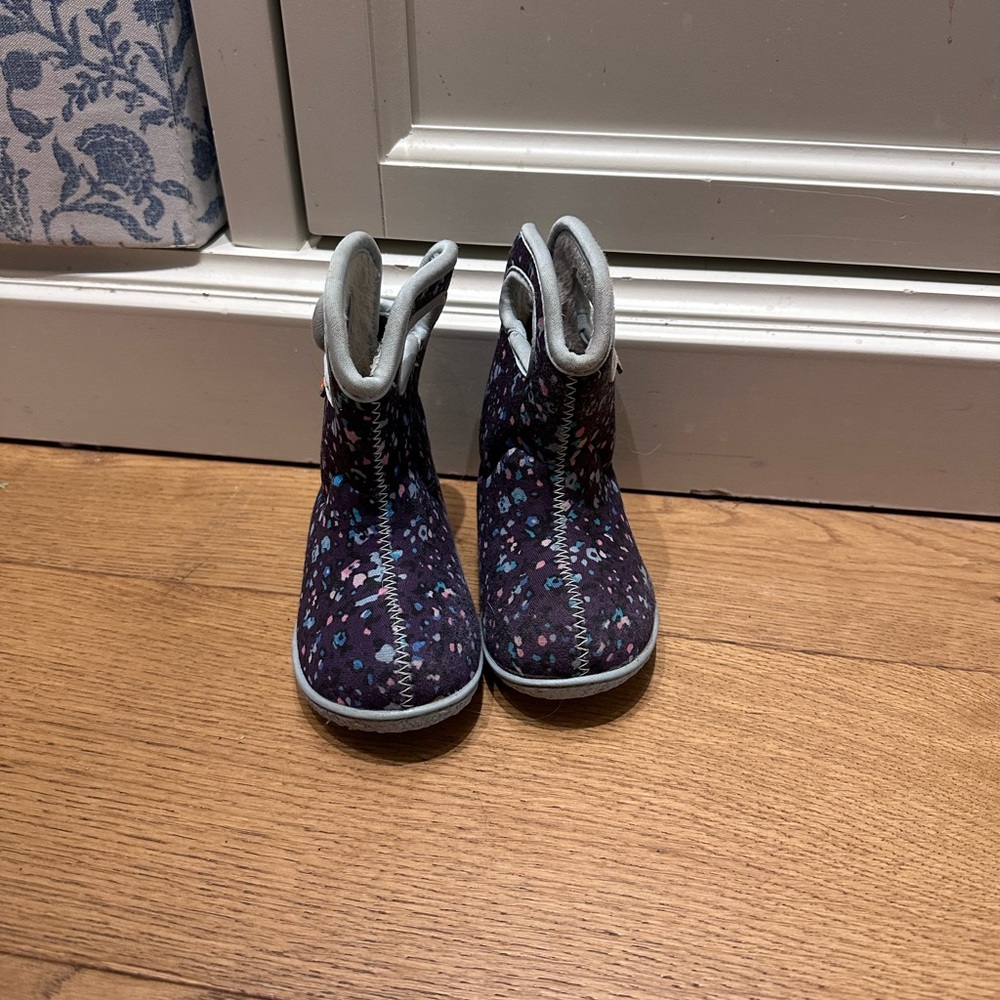 Baby Girl’s Bogs size 5